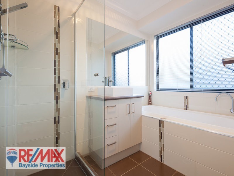 14 Lois Place, Redland Bay QLD 4165