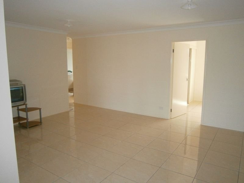 19 Lois Place, Redland Bay QLD 4165