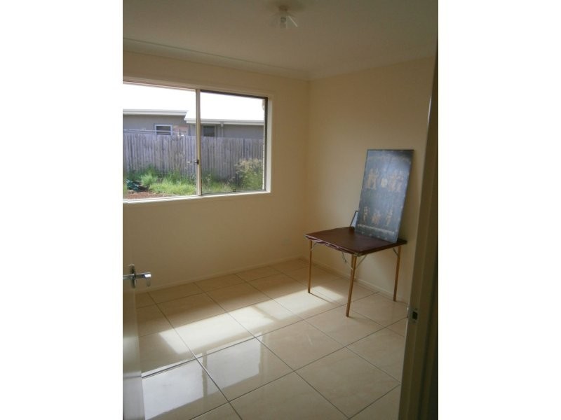 19 Lois Place, Redland Bay QLD 4165
