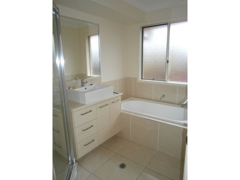 19 Lois Place, Redland Bay QLD 4165