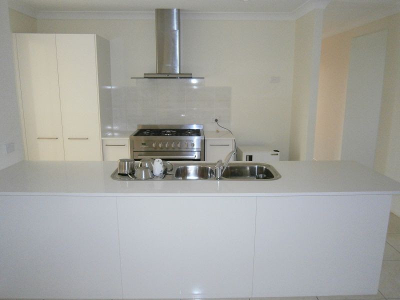 19 Lois Place, Redland Bay QLD 4165