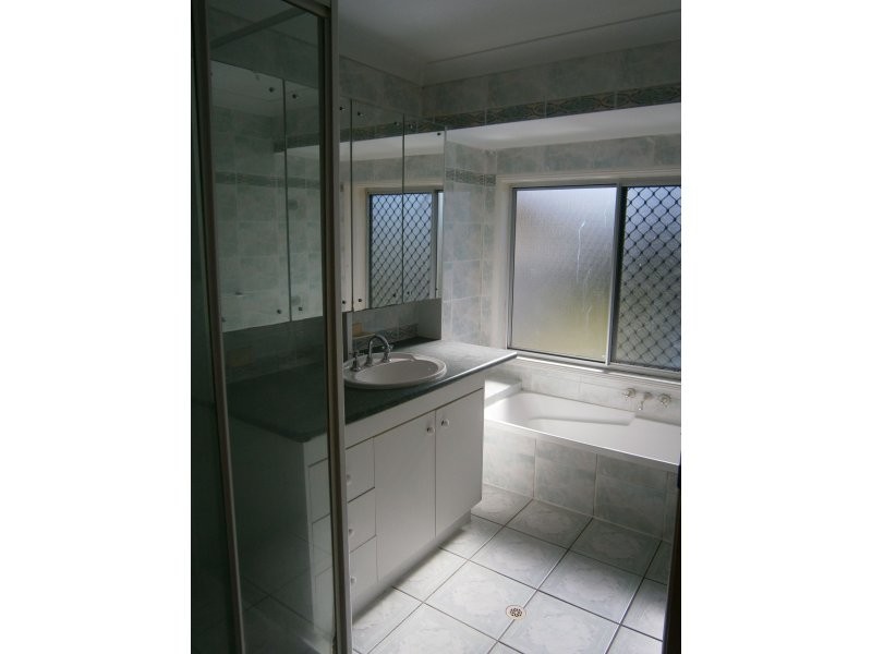 21 Charles Street, Birkdale QLD 4159