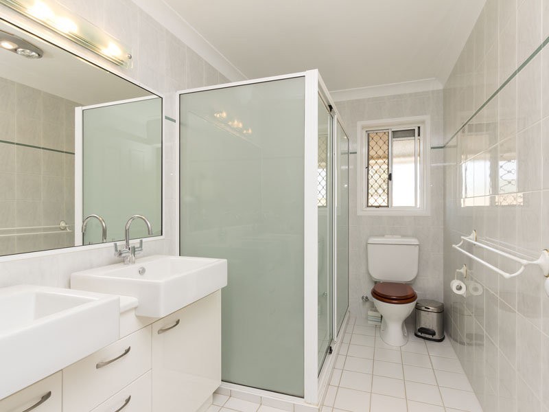 2/192 Shore Street North, Cleveland QLD 4163