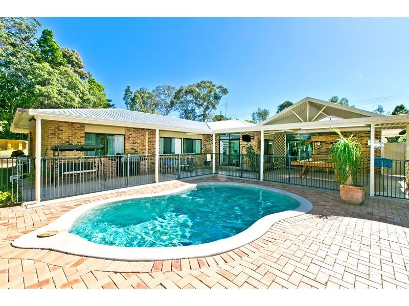 13 Banksia Street, Redland Bay QLD 4165