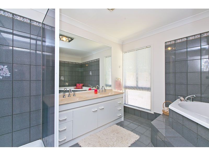 13 Banksia Street, Redland Bay QLD 4165