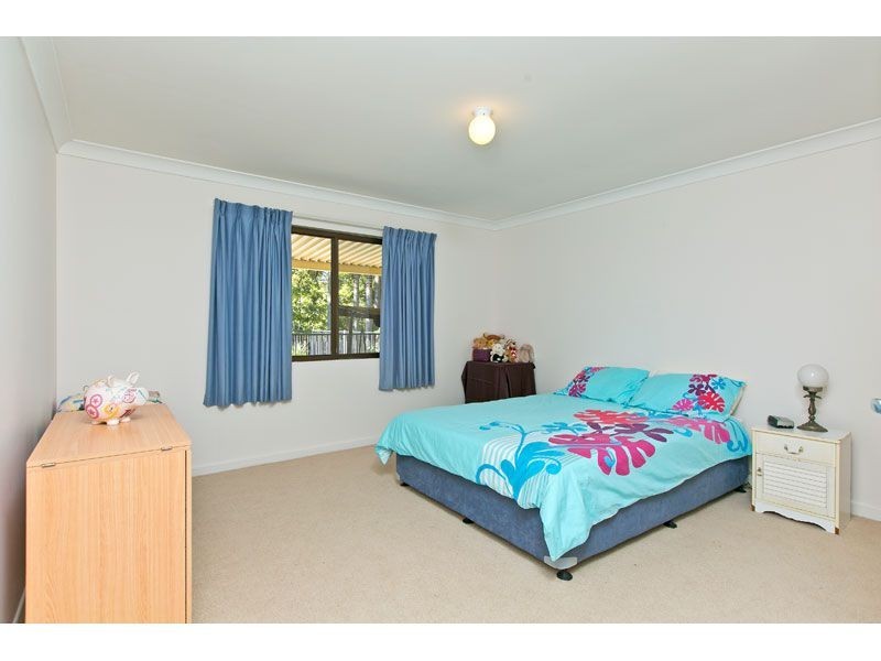 13 Banksia Street, Redland Bay QLD 4165