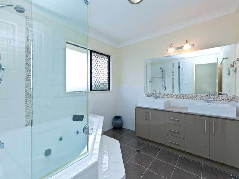 14 Wilohurst Drive, Redland Bay QLD 4165