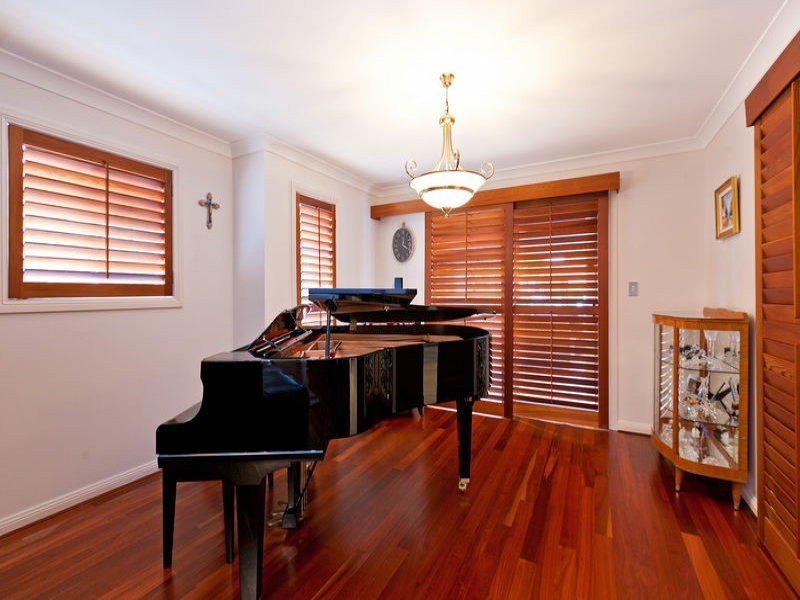 19 Captains Court, Raby Bay QLD 4163