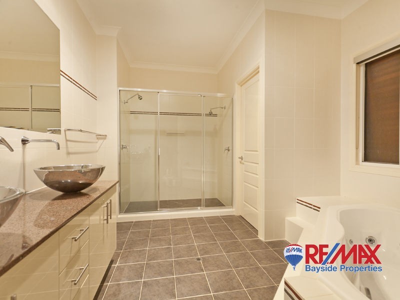 24 Gray St, Redland Bay QLD 4165