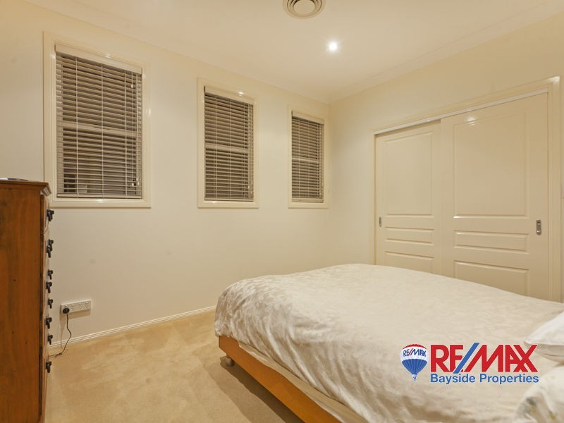 24 Gray St, Redland Bay QLD 4165