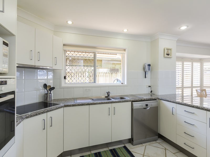 2/192 Shore Street North, Cleveland QLD 4163