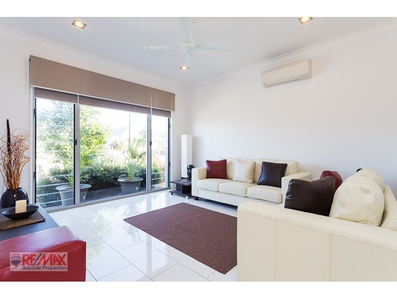 12 Esk Crescent, Wakerley QLD 4154