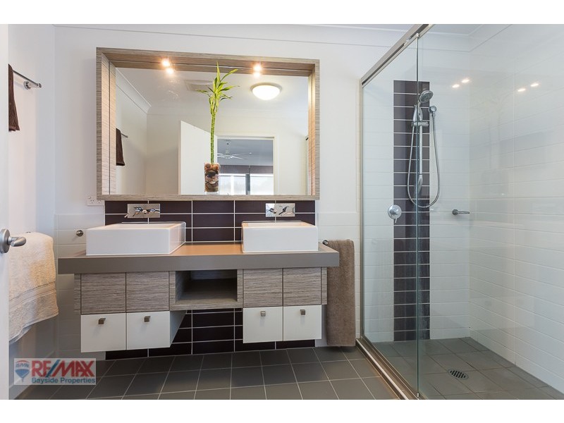 12 Esk Crescent, Wakerley QLD 4154