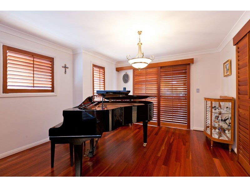 19 Captains Court, Raby Bay QLD 4163