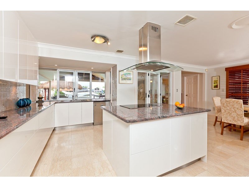 19 Captains Court, Raby Bay QLD 4163