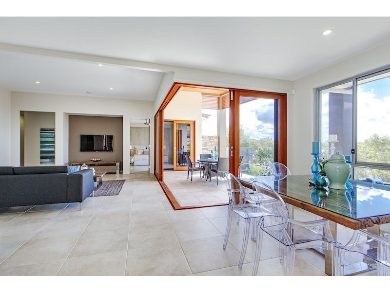 9 White St, Victoria Point QLD 4165