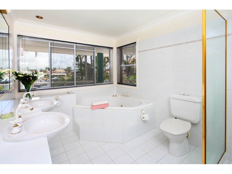 16 Seacrest Court, Raby Bay QLD 4163