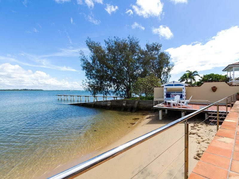 216 Shore Street North, Cleveland QLD 4163