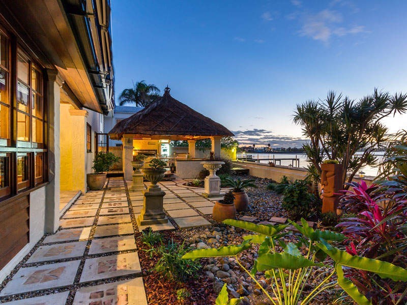 216 Shore Street North, Cleveland QLD 4163