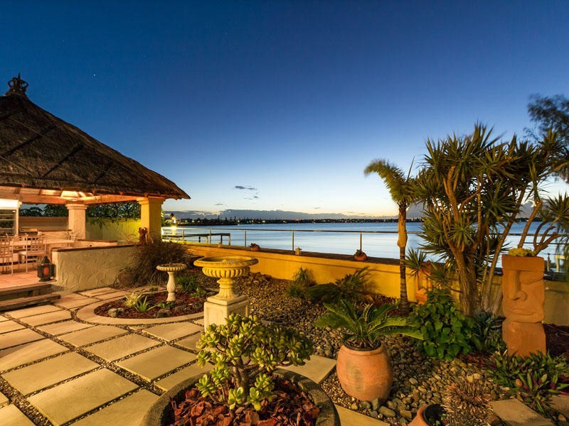 216 Shore Street North, Cleveland QLD 4163