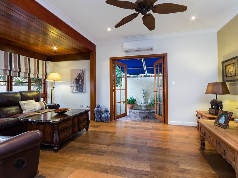 216 Shore Street North, Cleveland QLD 4163