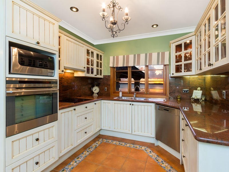 216 Shore Street North, Cleveland QLD 4163