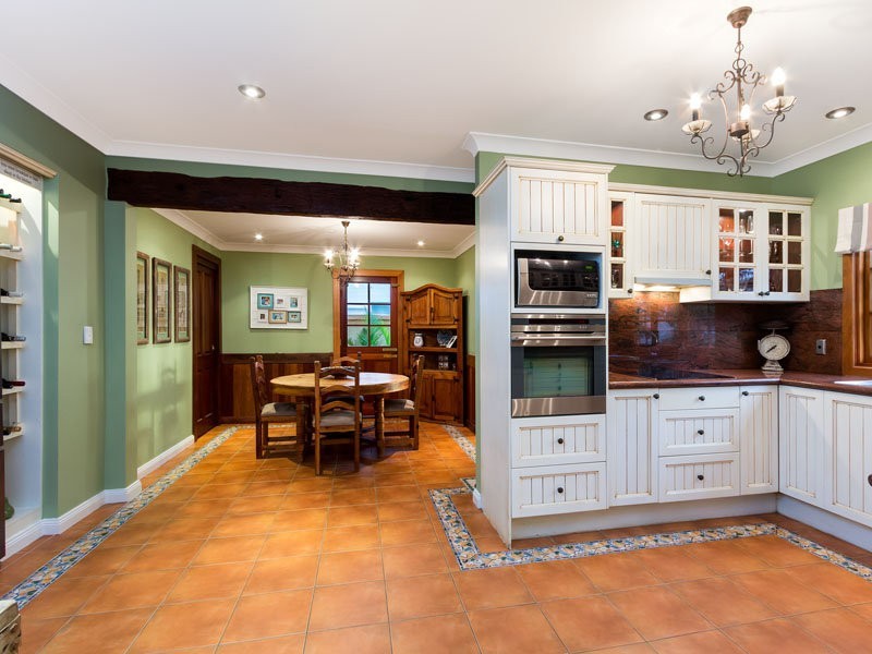 216 Shore Street North, Cleveland QLD 4163