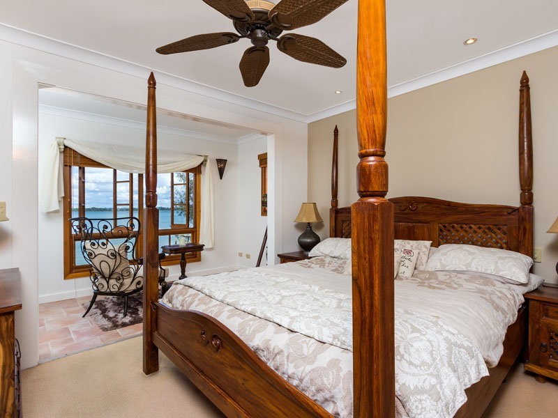 216 Shore Street North, Cleveland QLD 4163