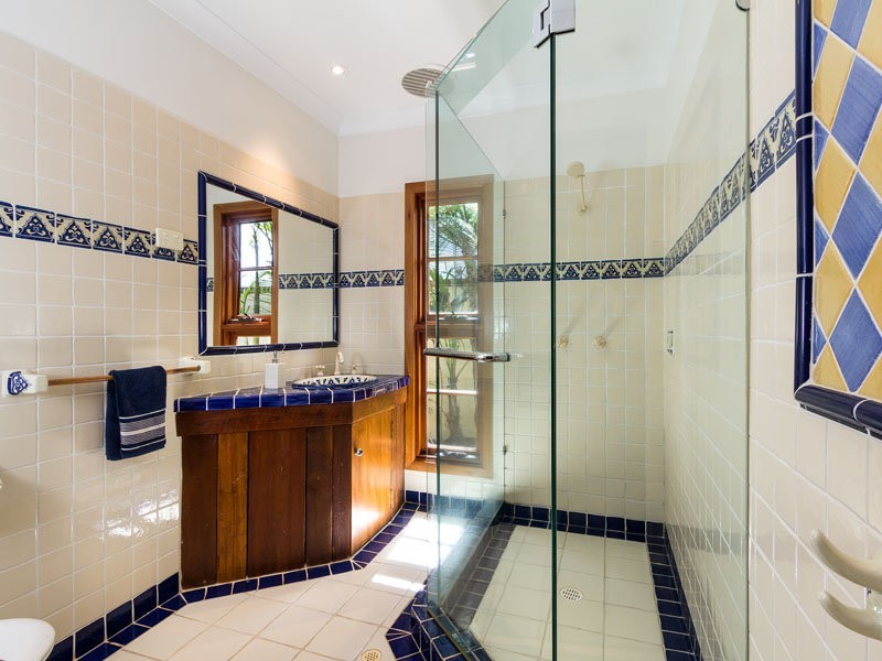 216 Shore Street North, Cleveland QLD 4163