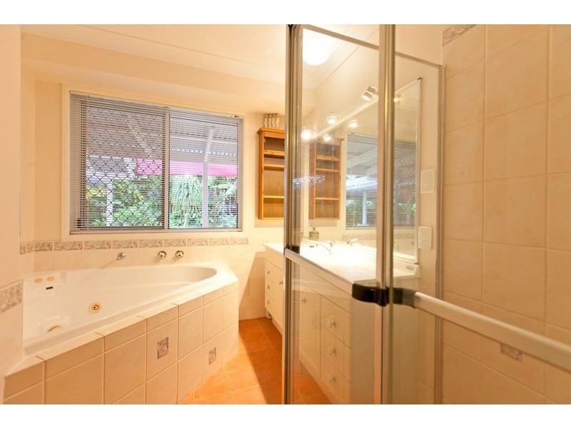 1 Eastcote Lane, Wellington Point QLD 4160