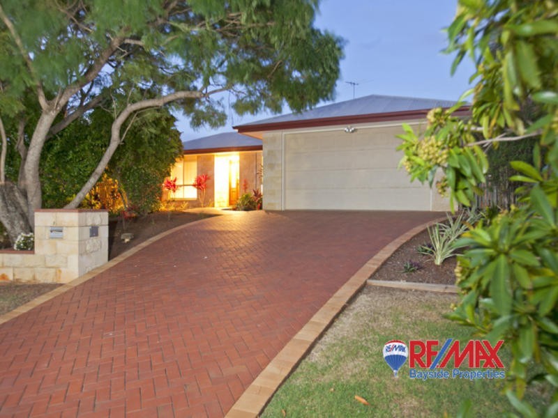 8 Bahr Place, Wellington Point QLD 4160