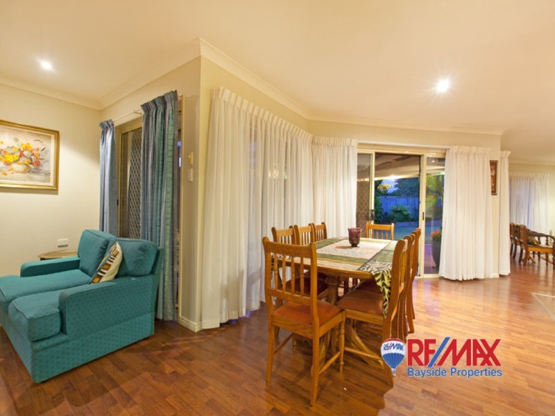 8 Bahr Place, Wellington Point QLD 4160