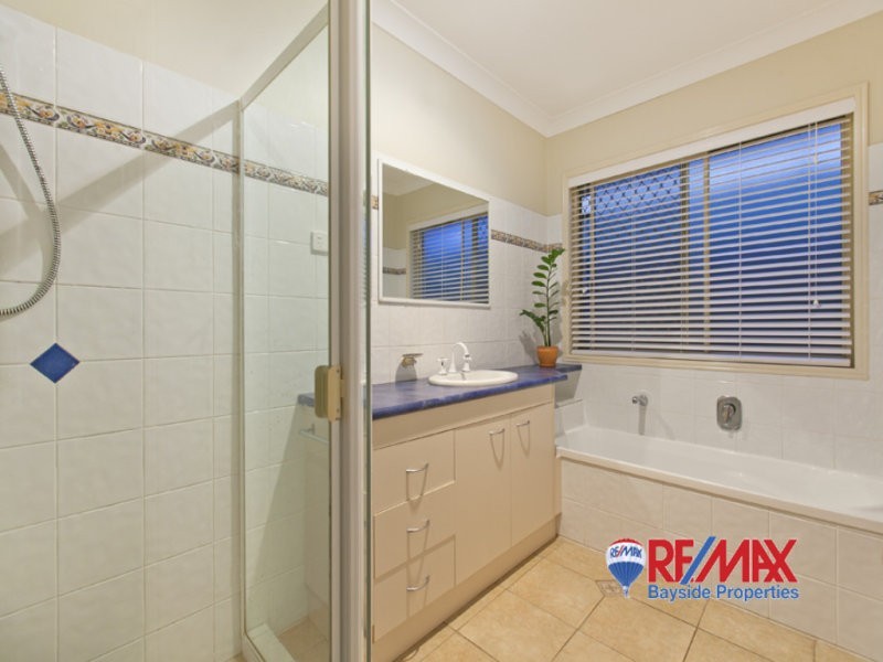 8 Bahr Place, Wellington Point QLD 4160