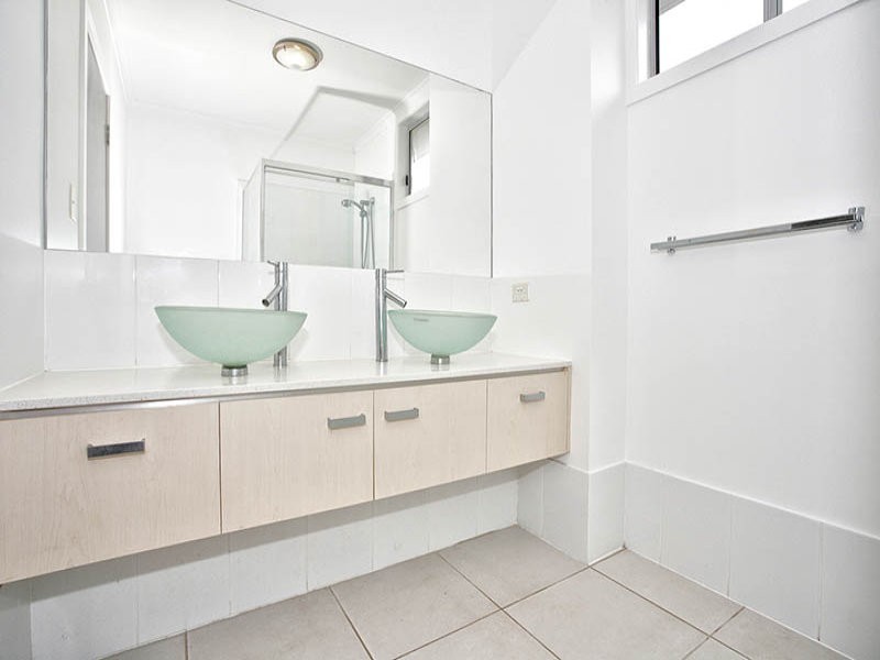 1 Bayview Street, Wellington Point QLD 4160