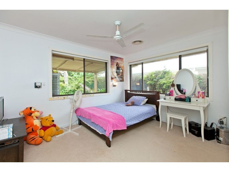 8 Waterfront Easement, Redland Bay QLD 4165