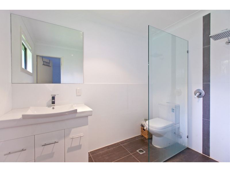 8 Waterfront Easement, Redland Bay QLD 4165
