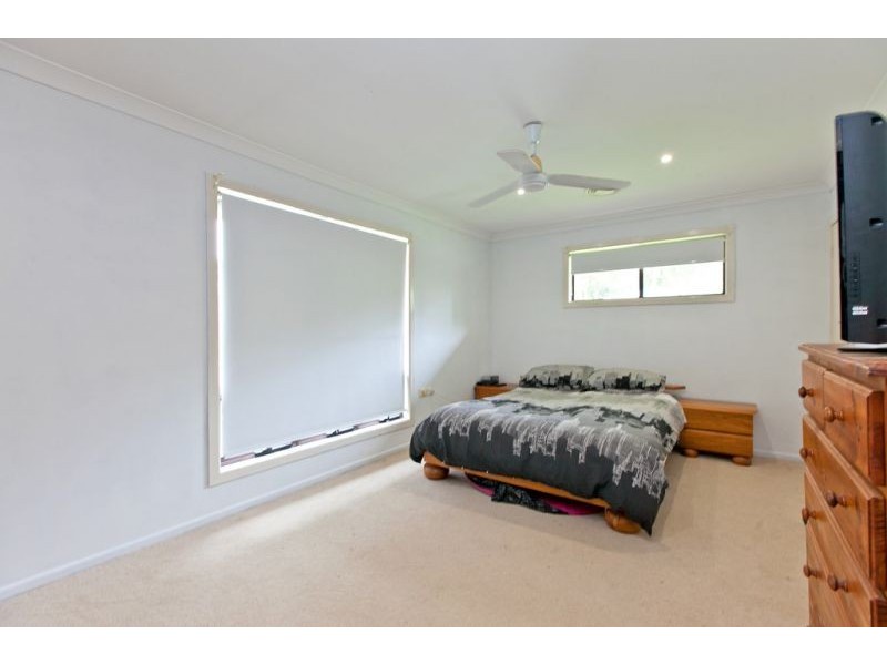 8 Waterfront Easement, Redland Bay QLD 4165
