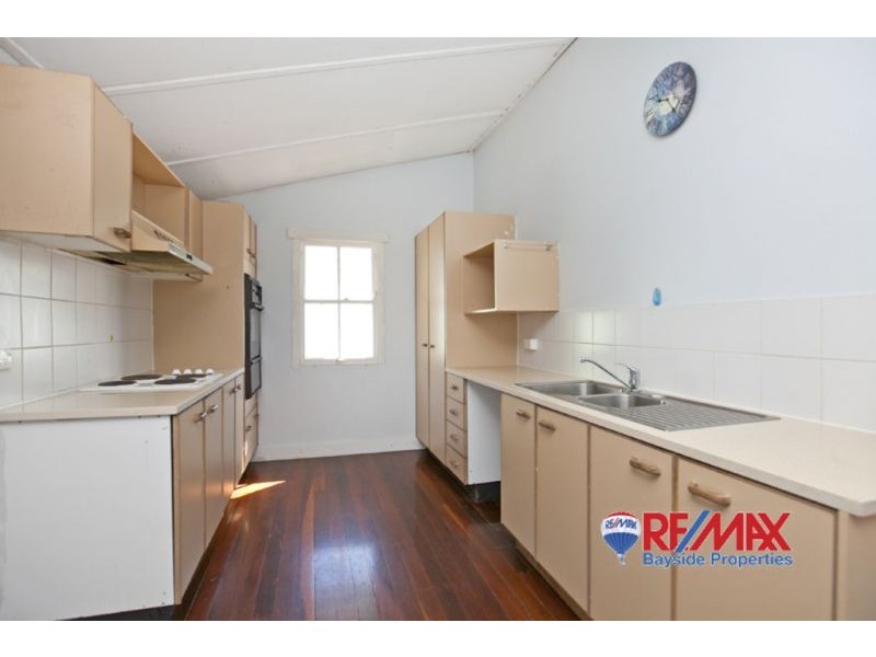 111 Railway Pde, Thorneside QLD 4158