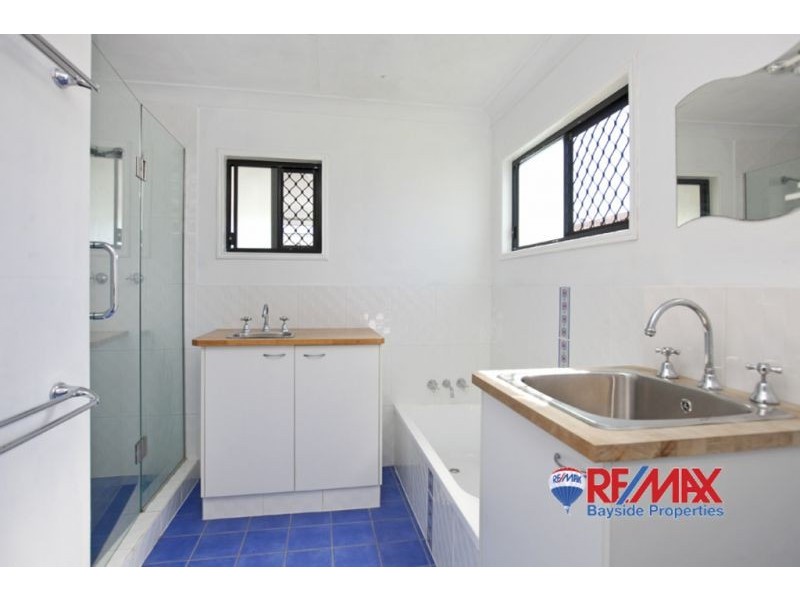 111 Railway Pde, Thorneside QLD 4158