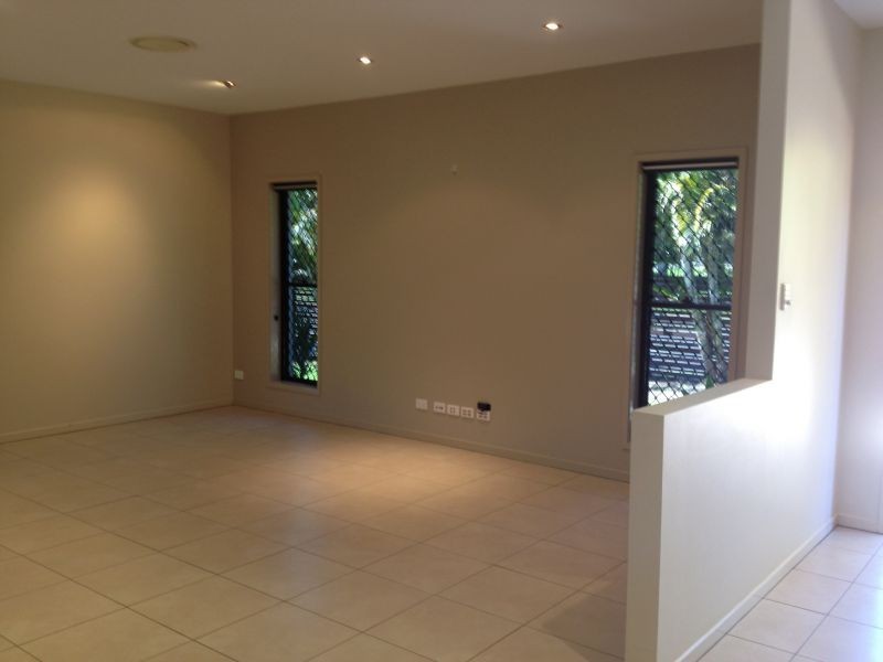 4 Barron Road, Birkdale QLD 4159