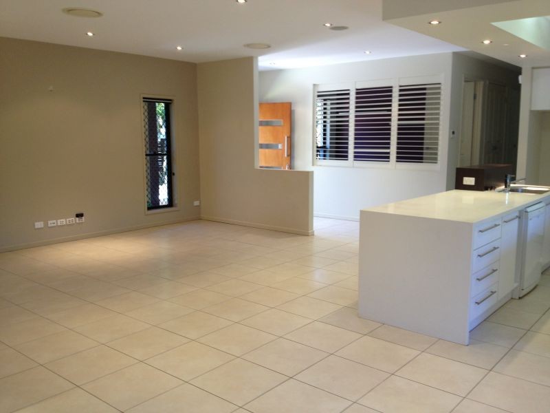 4 Barron Road, Birkdale QLD 4159