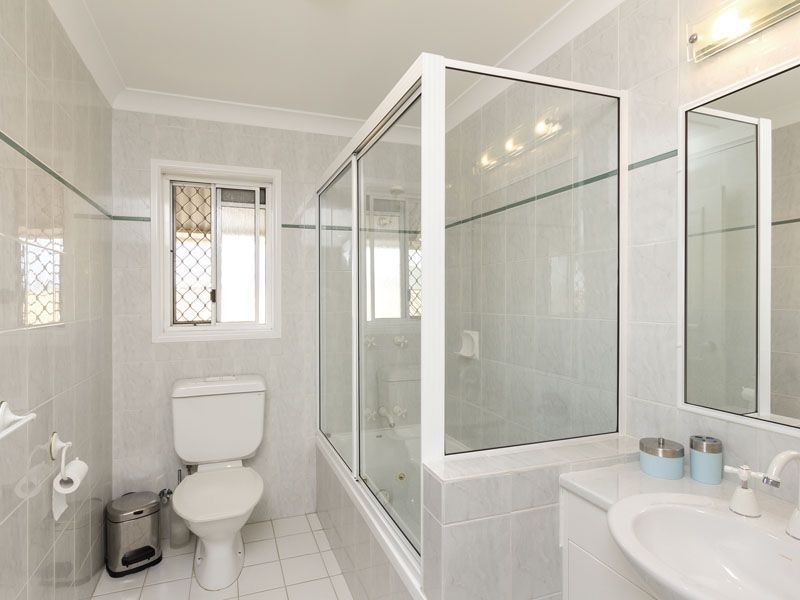 2/192 Shore Street North, Cleveland QLD 4163