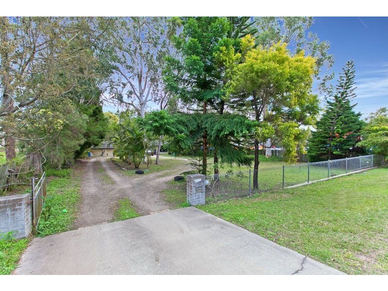 9-11 MIDDLE ROAD, Hillcrest QLD 4118