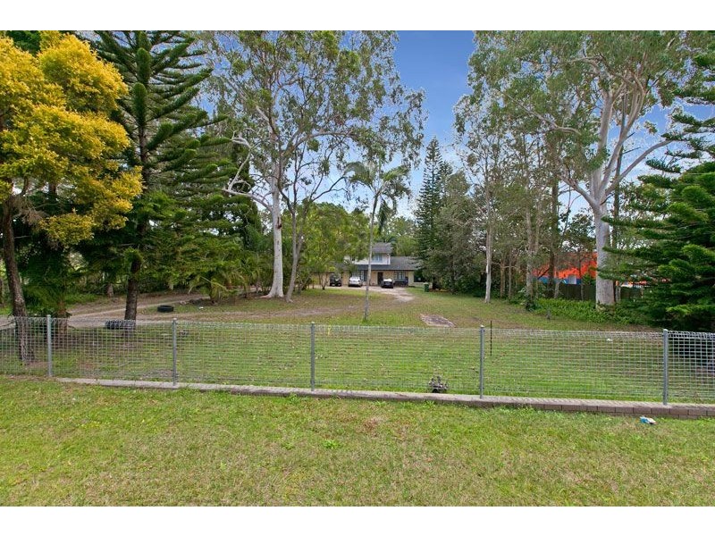 9-11 MIDDLE ROAD, Hillcrest QLD 4118