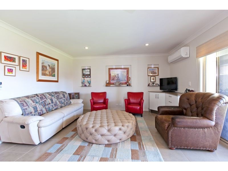 14 Daly Place, Redland Bay QLD 4165