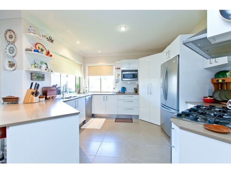 14 Daly Place, Redland Bay QLD 4165
