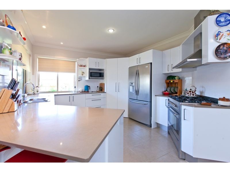 14 Daly Place, Redland Bay QLD 4165