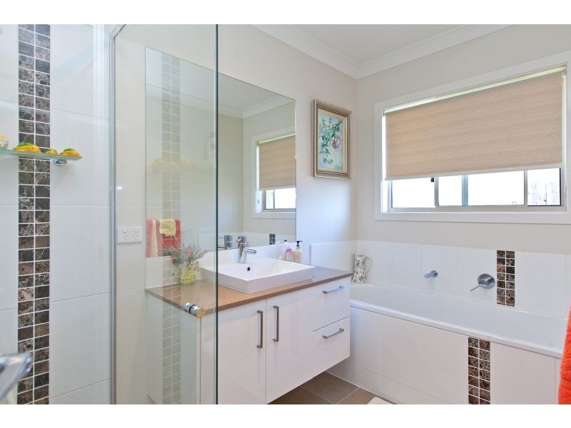 14 Daly Place, Redland Bay QLD 4165