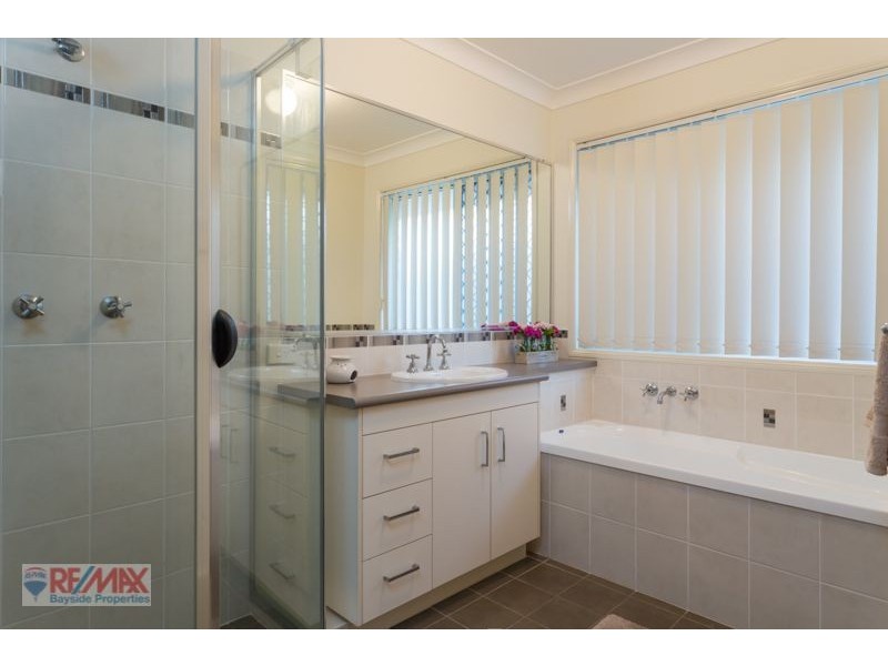 11 Lamb Cl, Victoria Point QLD 4165