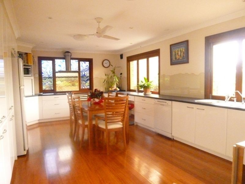 4 Waterford Crescent, Ormiston QLD 4160